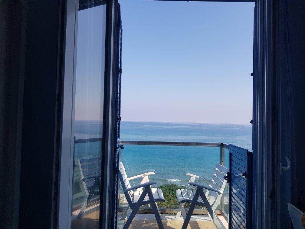 Camera con Balcone e Vista Mare